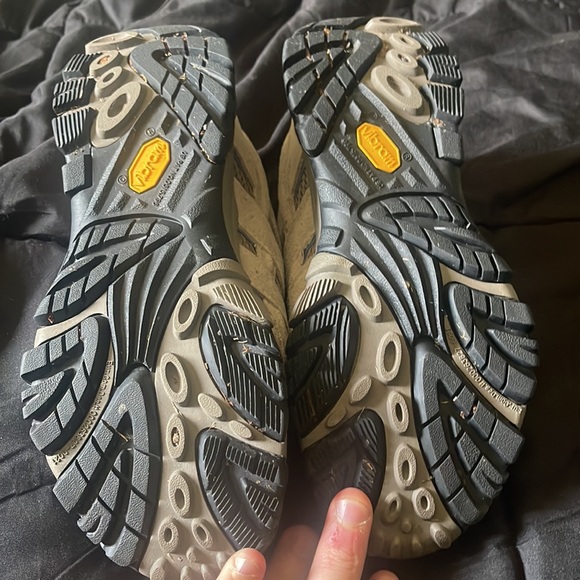 Merrell Moab2 hiking shoe. Size 7 US. Barely worn, like new. - Picture 4 of 4